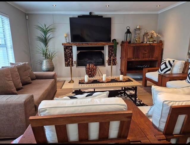 4 BEDROOM HOUSE FOR SALE IN OUDE WESTHOF